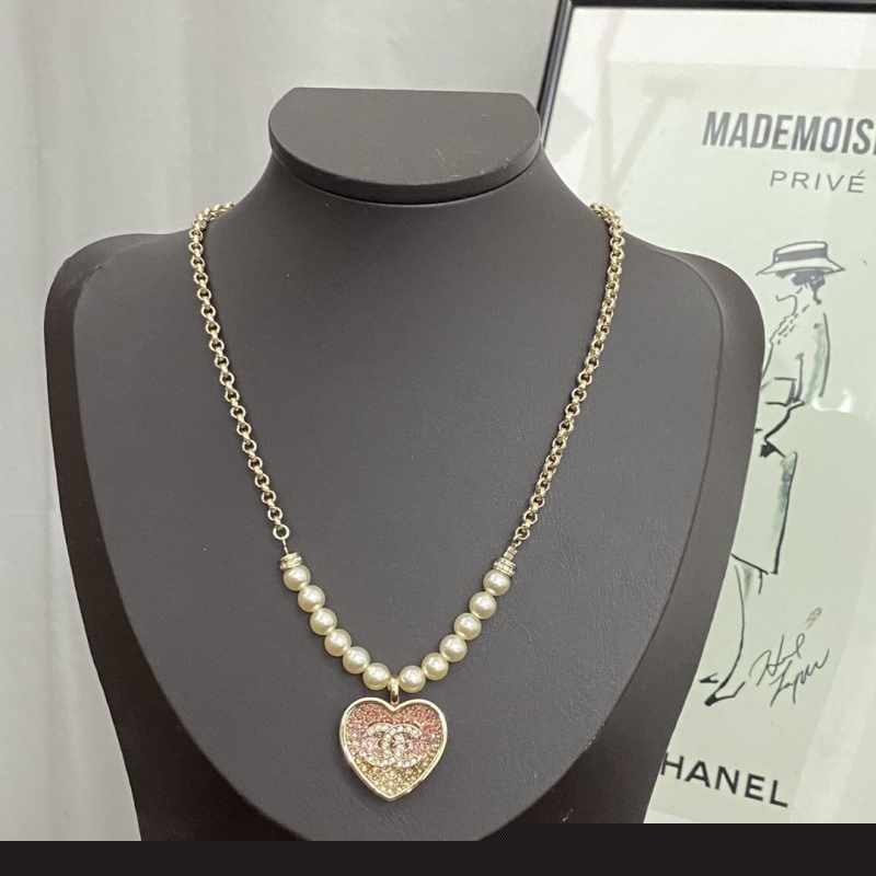 Ba*len*cia*ga necklaces